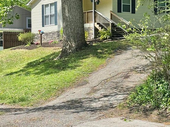 3rd image of 130 Crescent Rd