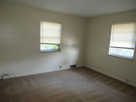 3rd image of 123 University Ln