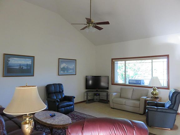 3rd image of 201 Eagle Dr