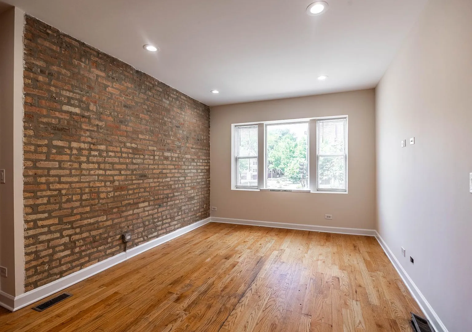 4605 North Kimball Avenue #1N — Photo 2
