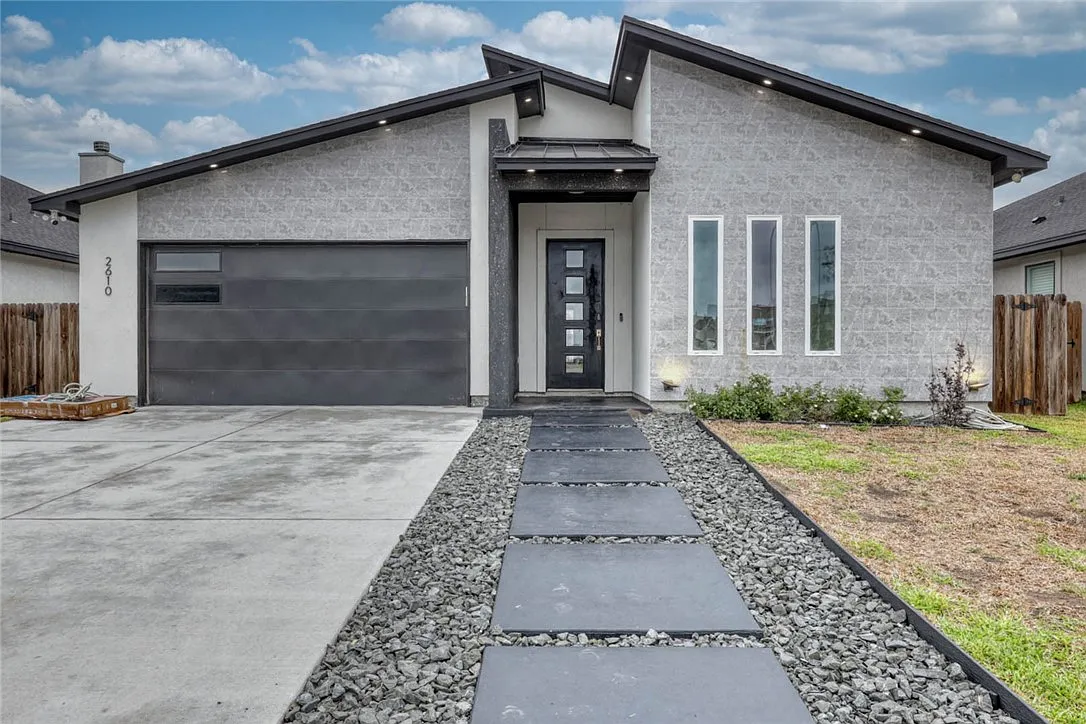 4 bed, 3.0 bath, 2270 sqft, $2,890 — Photo 1