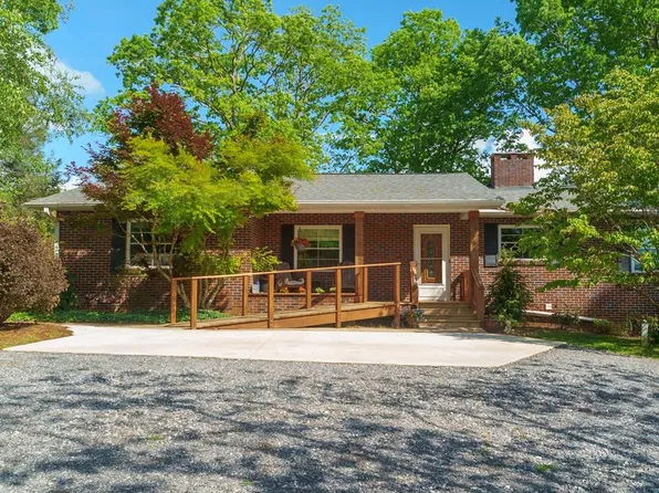 53 W Rogers St, Franklin, NC 28734