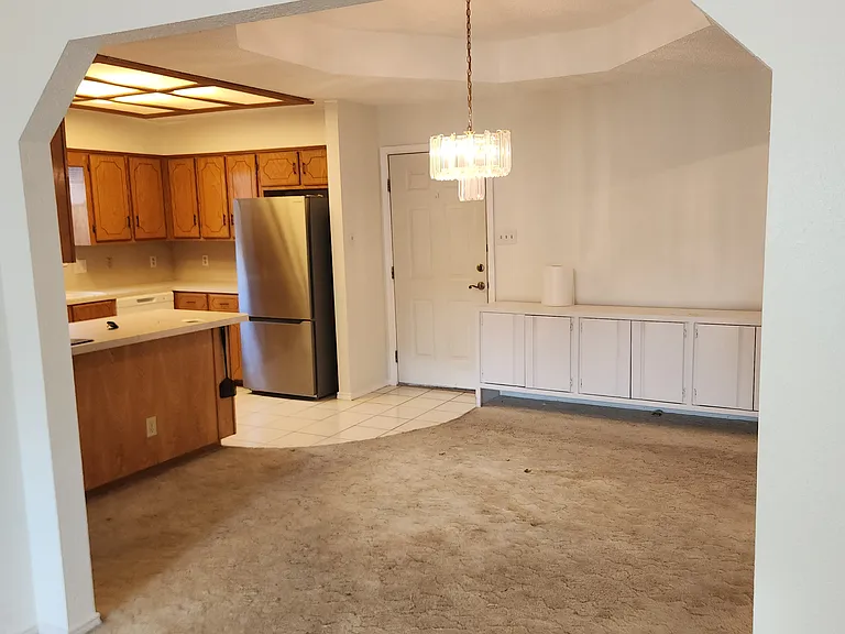 1922 Pheasant Dr — Photo 6
