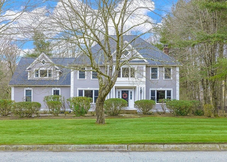 1st image of 8 Woodhaven Dr