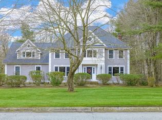 8 Woodhaven Dr, Franklin, MA 02038