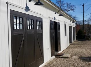 2 Hemlock Rd, Roxbury, CT 06783