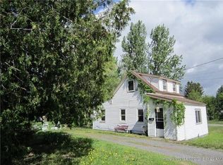 17 Charles St, Presque Isle, ME 04769