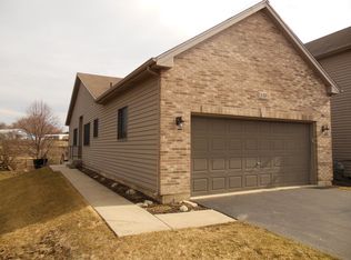 139 Deer Run Ln, Elgin, IL 60120