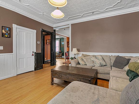 4th image of 711 5th Ave S