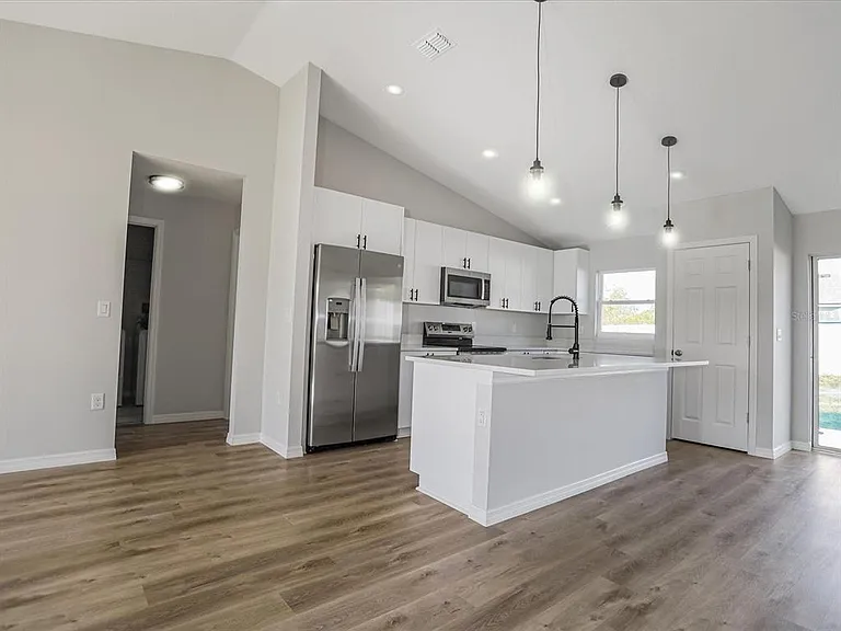 16619 SW 31st Cir — Photo 6