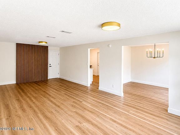 4th image of 493 CLERMONT Avenue S