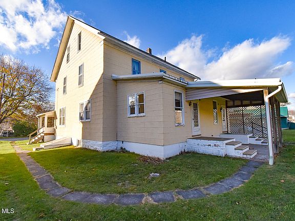 3rd image of 1094 Forest Hills Dr