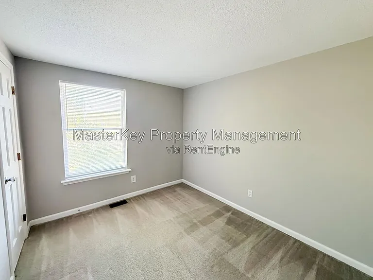 704 E Dynasty Dr — Photo 12