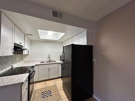 3rd image of 4964 Newport Cove Dr Unit A