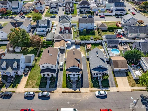 55 Fairfield Ave, Fords, NJ 08863