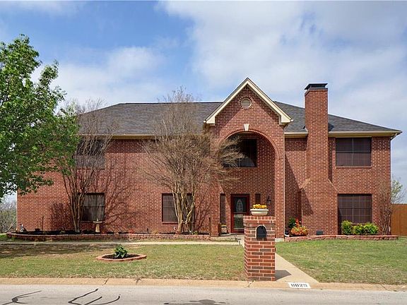 3rd image of 8829 Glen Hollow Dr