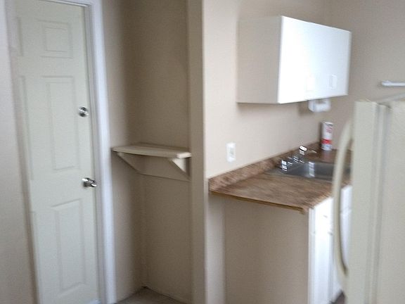 3rd image of 92 Carpenter St APT 1