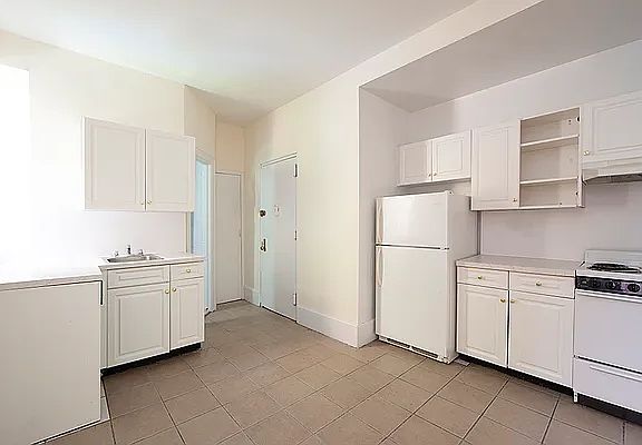3rd image of 205 E 94th St APT 3FW