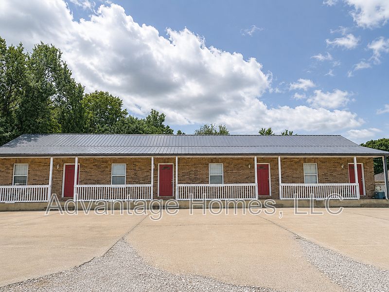 1st image of 801 Johnson Cir #B