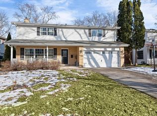 141 Kainer Ave, Barrington, IL 60010