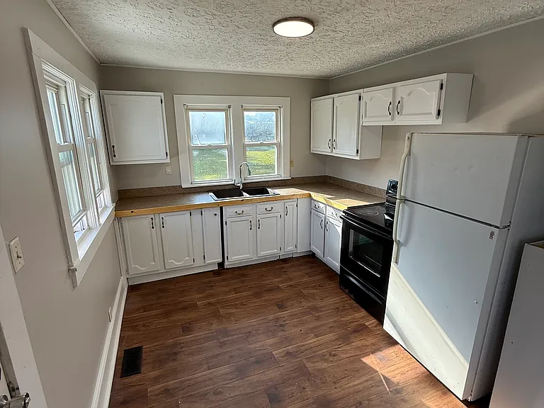 36 Gale Dr — Photo 3