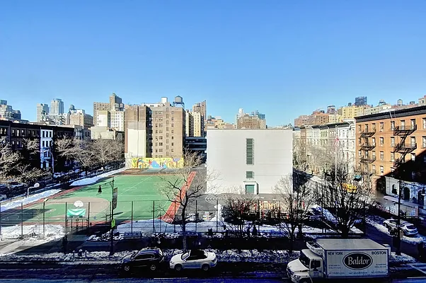 Rented by Nest Seekers International | media 31