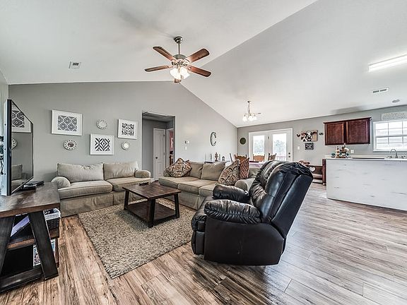 2nd image of 117 Feist Way