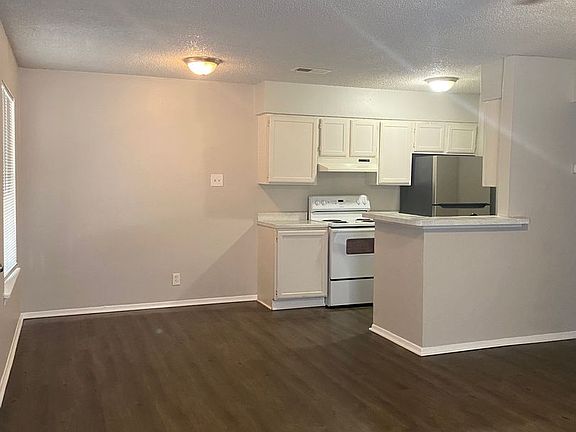 3rd image of 3518 Grant Ave #202