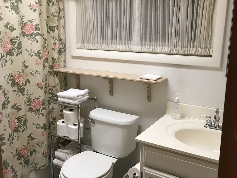 380A Magothy Rd #A — Photo 4
