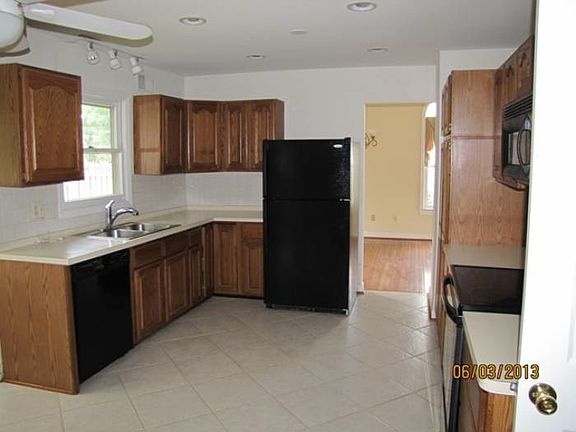 3rd image of 13400 Parcher Ave
