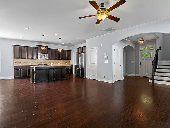 2nd image of 769 Park Manor Dr SE
