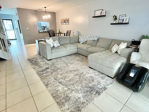 2nd image of 3473 Carambola Cir S