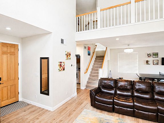 5th image of 1036 Vista Pointe Cir