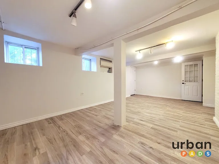 826 Halsey St #1A — Photo 14
