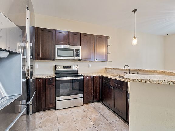 4th image of 100-106 Eagle Meadow Dr