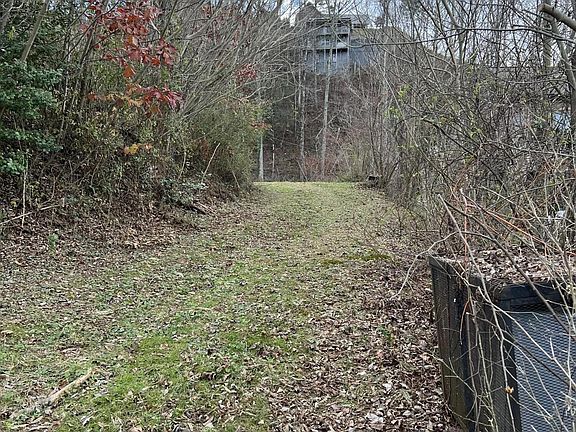 3rd image of 210 Rattlesnake Hollow Rd