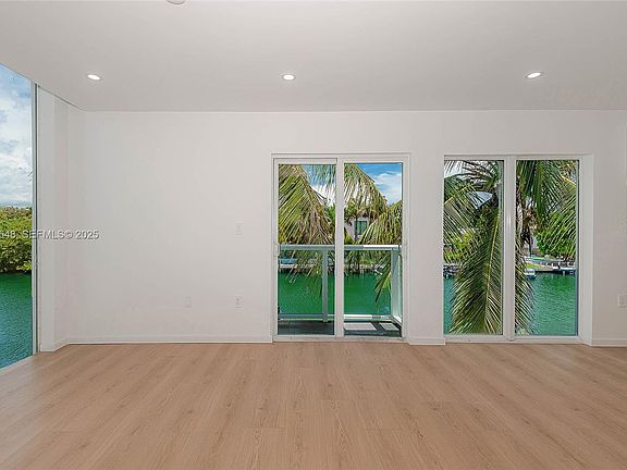 5th image of 1975 Calais Dr APT 3