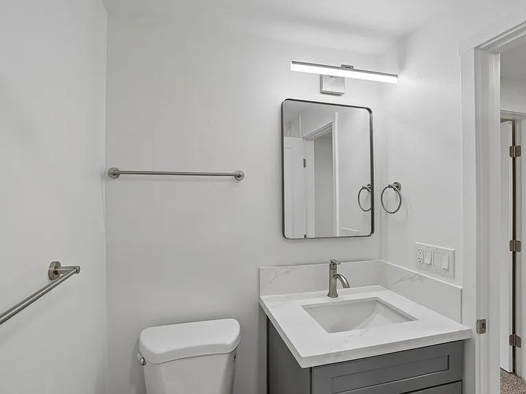 Sunset East Apartments — Photo 10