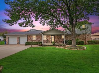 620 Coopers Ln, Kennedale, TX 76060
