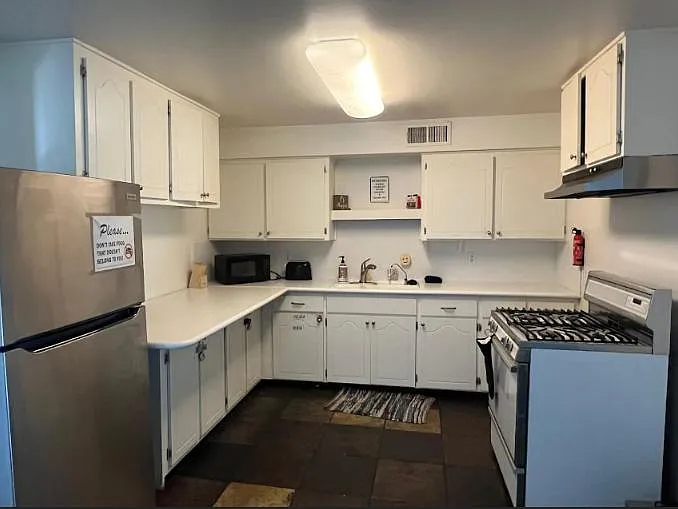 4 bed, 2.0 bath, 1400 sqft, $953 — Photo 3