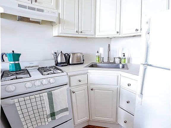 5th image of 453 7th Ave APT 4A