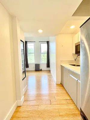 2nd image of 115 Weirfield St #3FR