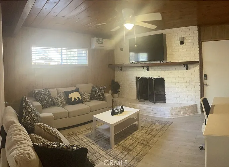 1545 Ross St — Photo 9