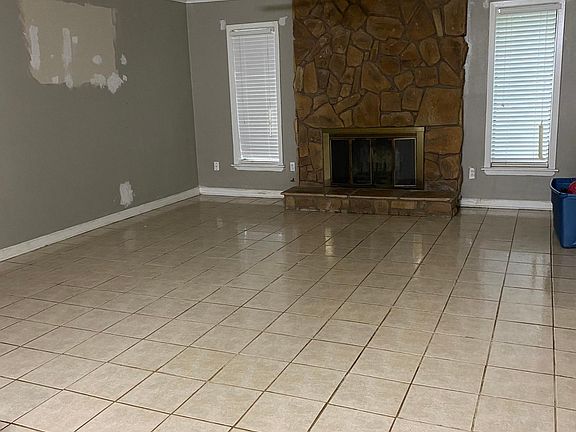 4th image of 4021 Country Club Dr