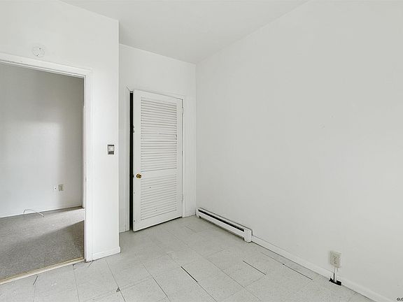 5th image of 3368 6TH Avenue