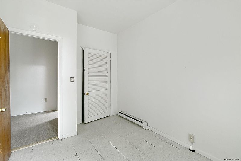 5th image of 3368 6TH Avenue