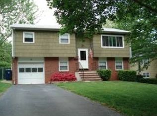 233 Hutchinson St, Hightstown, NJ 08520