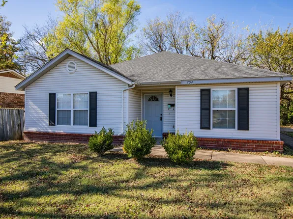 704 SW C St, Bentonville, AR 72712