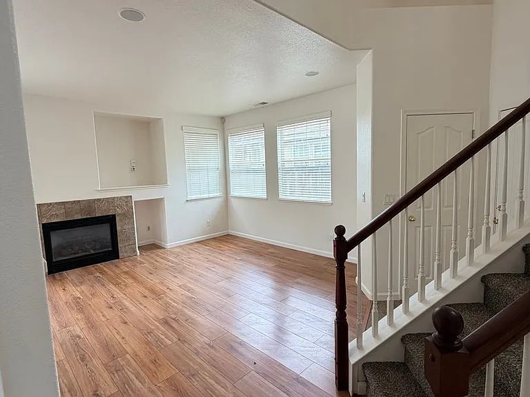 2520 Roman Dr — Photo 2