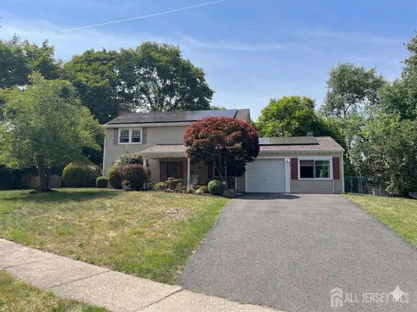 16 Neptune Ct, Somerset, NJ 08873